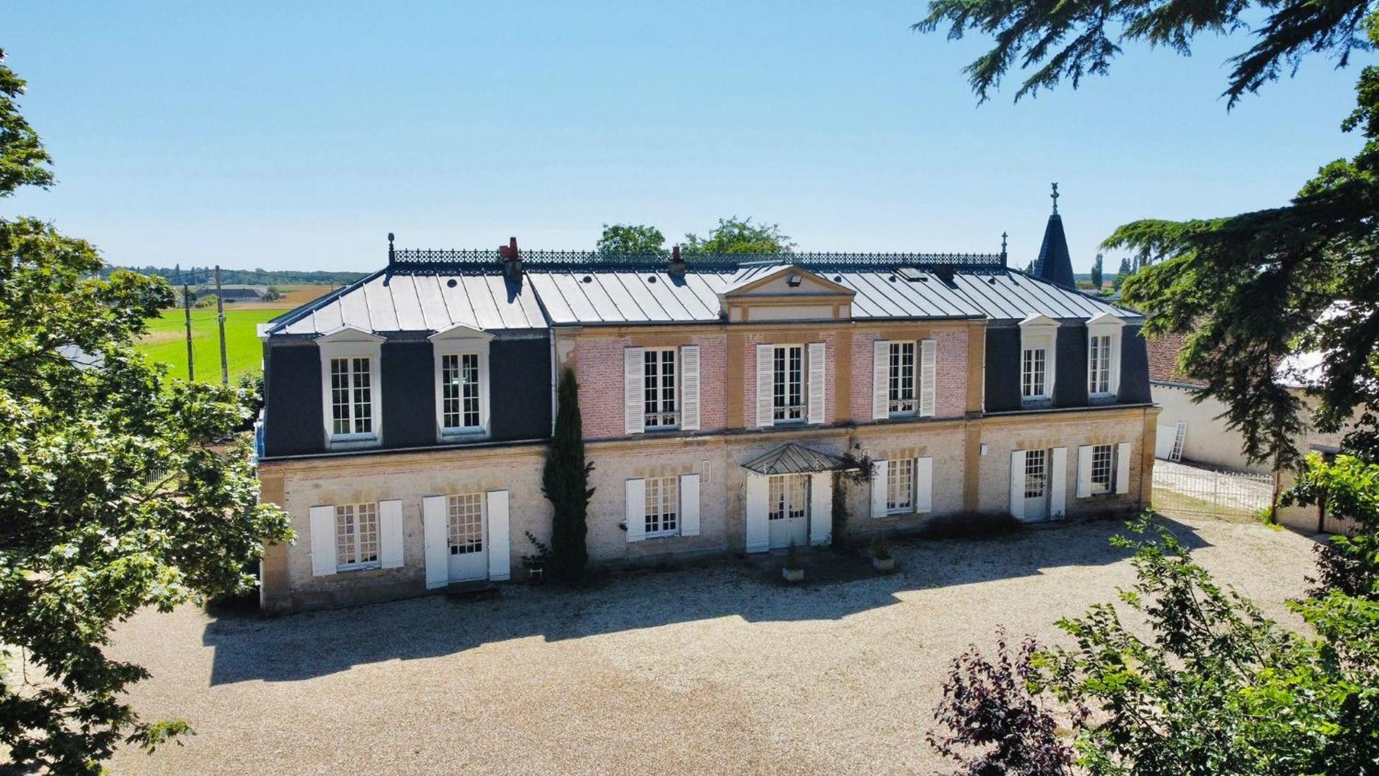 Maison Chaleureuse De 4 A 12 Personnes Neuville-aux-Bois Exterior foto
